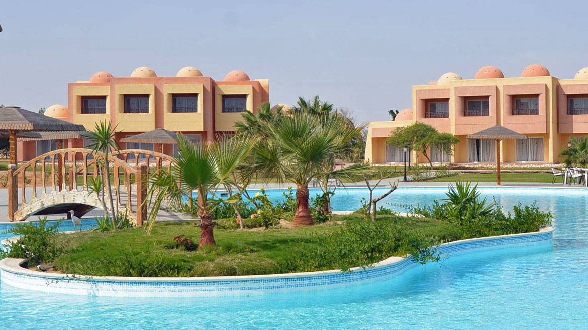 Hamata: Poollandschaft des Komforthotels