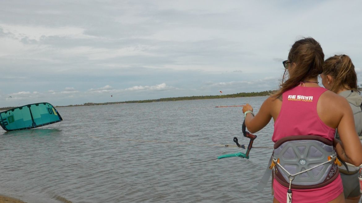 Kalpitiya: Relaunch-Training an der Kite- und Wind/Wingsurf Station