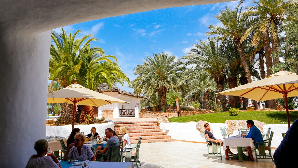 Djerba-Zarzis: Außenbereich des Buffetrestaurant im Komfothotel Zarzis Djerba-Zarzis: Außenbereich des Buffetrestaurant im Komfothotel Zarzis