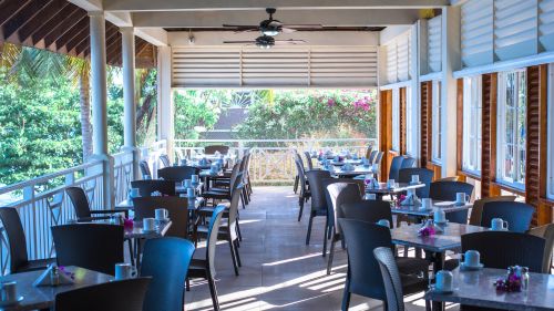 Tobago: Restaurantbereich direkt an der Bucht gelegen Tobago: Restaurantbereich direkt an der Bucht gelegen