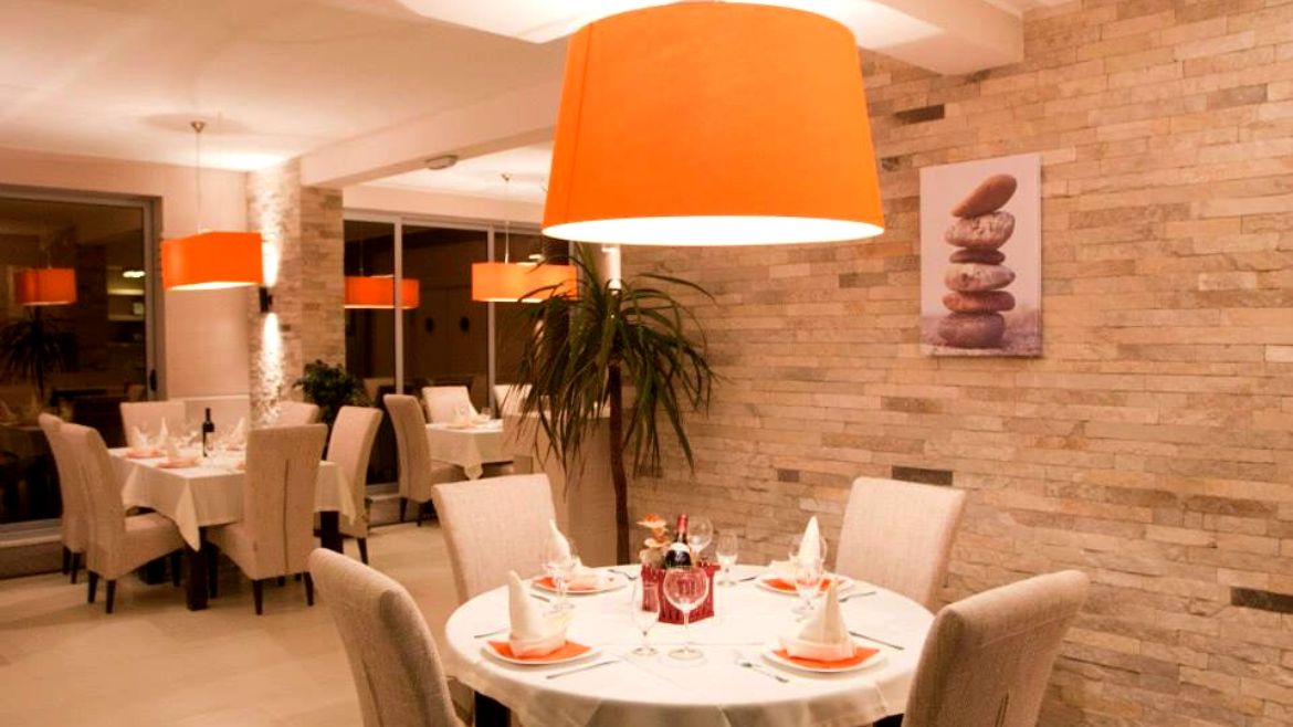 Ulcinj: Restaurant des Komforthotel