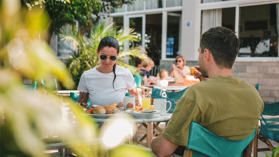 Rhodos-Fanes: Frühstück im Surfhotel