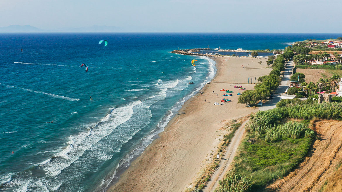 Rhodos-Fanes: Unsere Kitesurfstation liegt direkt am Strand Rhodos-Fanes: Unsere Kitesurfstation liegt direkt am Strand