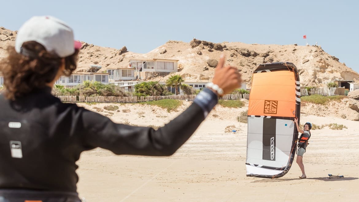 Dakhla: Schulung an Land an der Kite- und Wingsurf Station Dakhla: Schulung an Land an der Kite- und Wingsurf Station