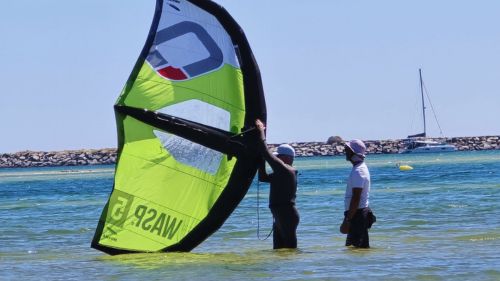 Algarve: Wingfoilen lernen an der Algarve Algarve: Wingfoilen lernen an der Algarve