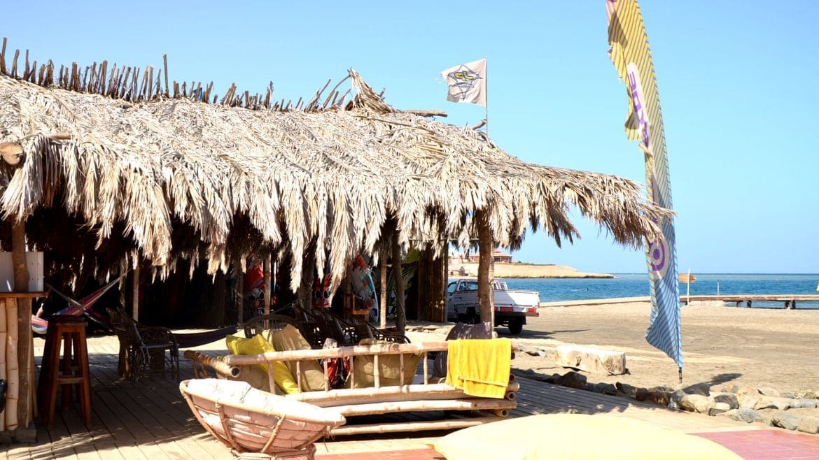 El Naaba: Sitzbereich an der Station