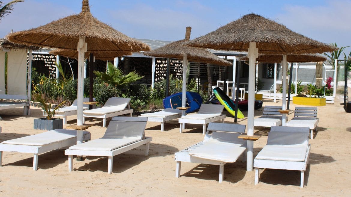 Boa Vista: Sonnenliegen direkt an der Station für eine kleine Pause Boa Vista: Sonnenliegen direkt an der Station für eine kleine Pause