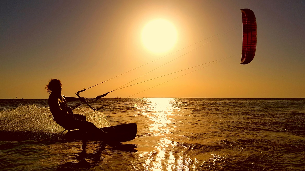 Djerba-Zarzis: Sonnenuntergang am Spot des Kitecamps