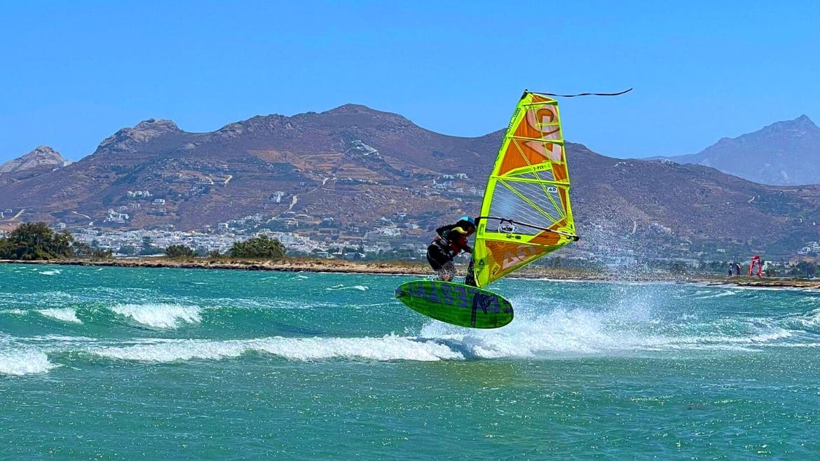 Naxos: Sprungübungen an der Wing- und Windsurf Station Naxos: Sprungübungen an der Wing- und Windsurf Station
