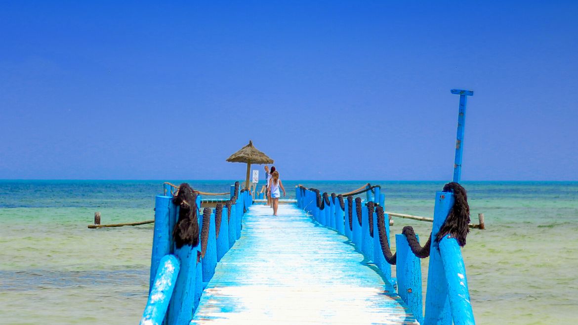 Djerba-Zarzis: Steg am Strand des Komforthotel Zarzis