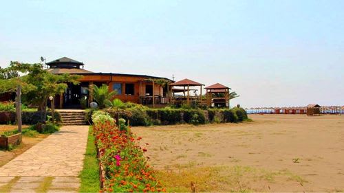 Ulcinj: Das Restaurant am hauseigenem Strandabschnitt Ulcinj: Das Restaurant am hauseigenem Strandabschnitt