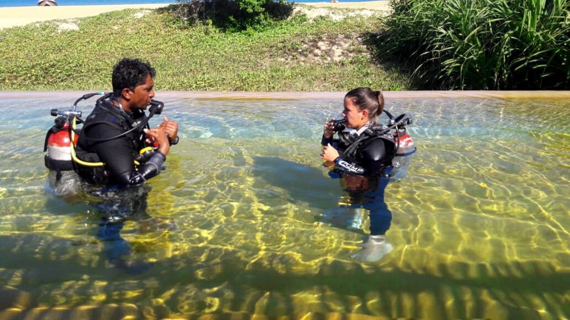 Kappalady: Erste Tauchübungen im Infinity Pool