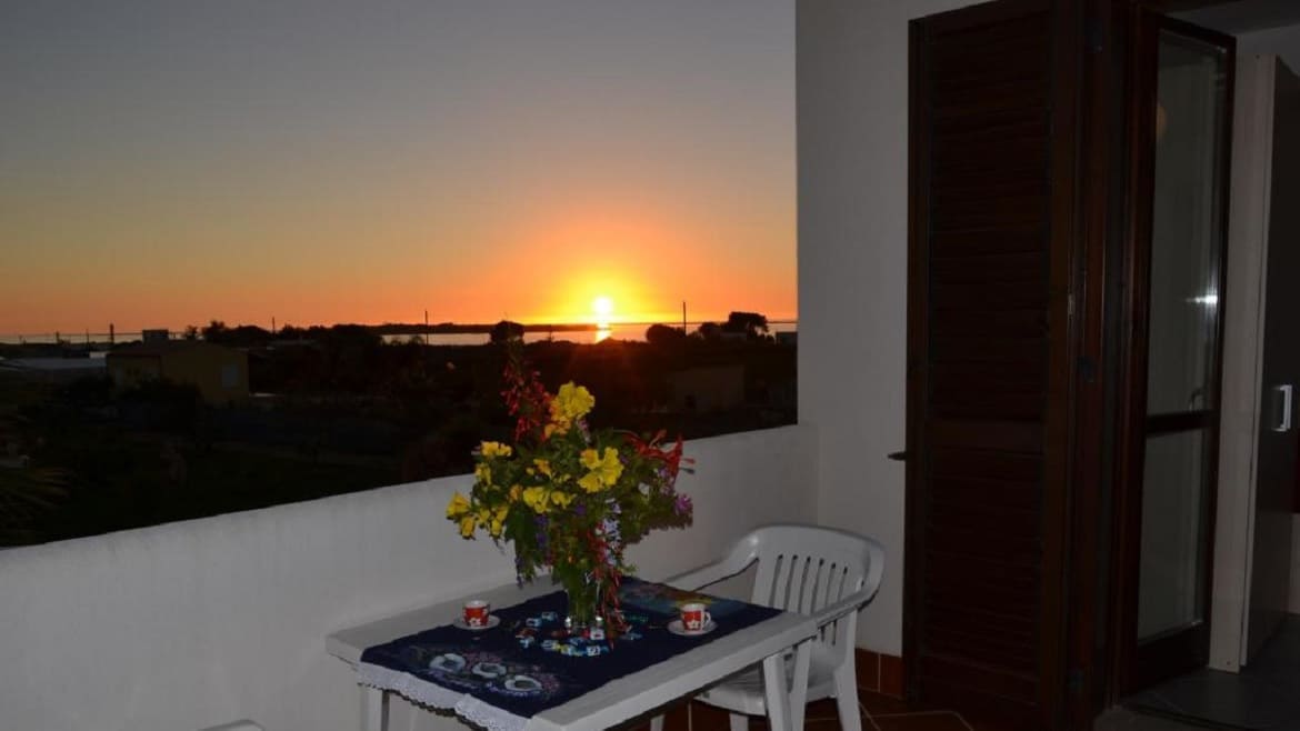 Marsala: Balkon in den Surfer Appartements