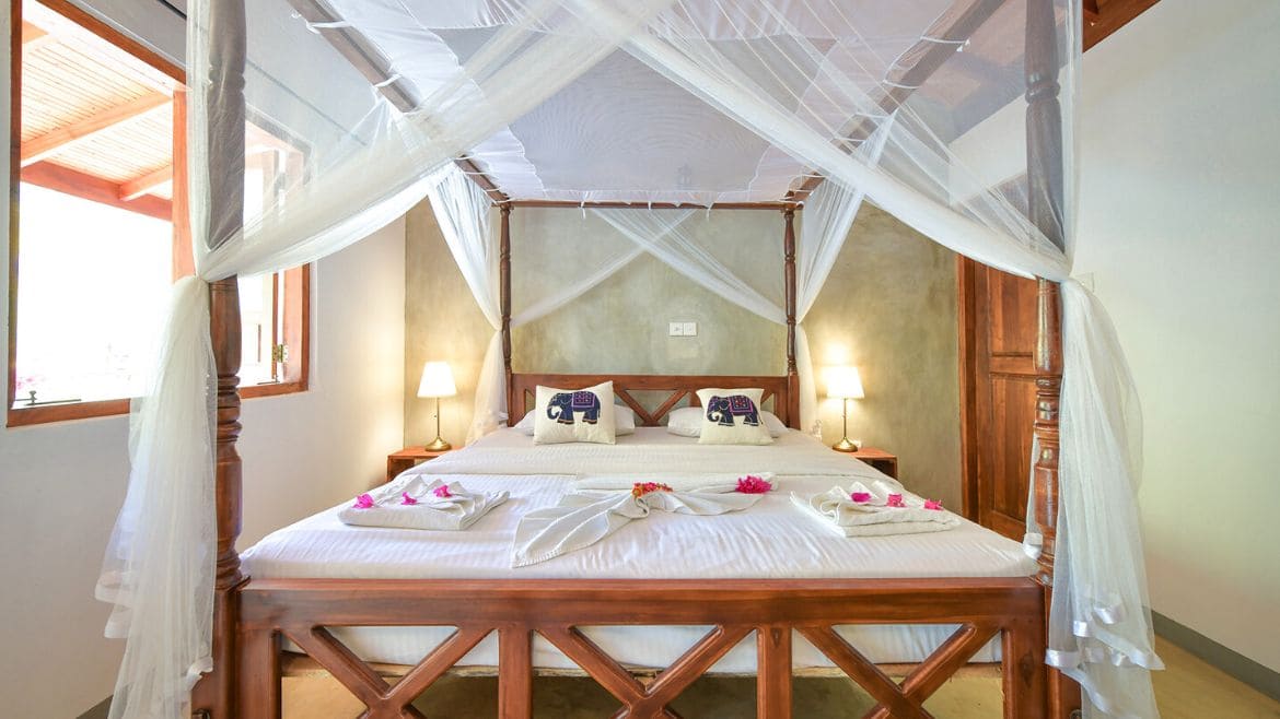 Kalpitiya: Top Ausstattung im Doppelzimmer der Palmen Bungalows Kalpitiya: Top Ausstattung im Doppelzimmer der Palmen Bungalows