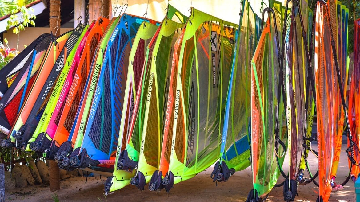 Kalpitiya: Windsurfmaterial an der Kite- und Wind/Wingsurf Station
