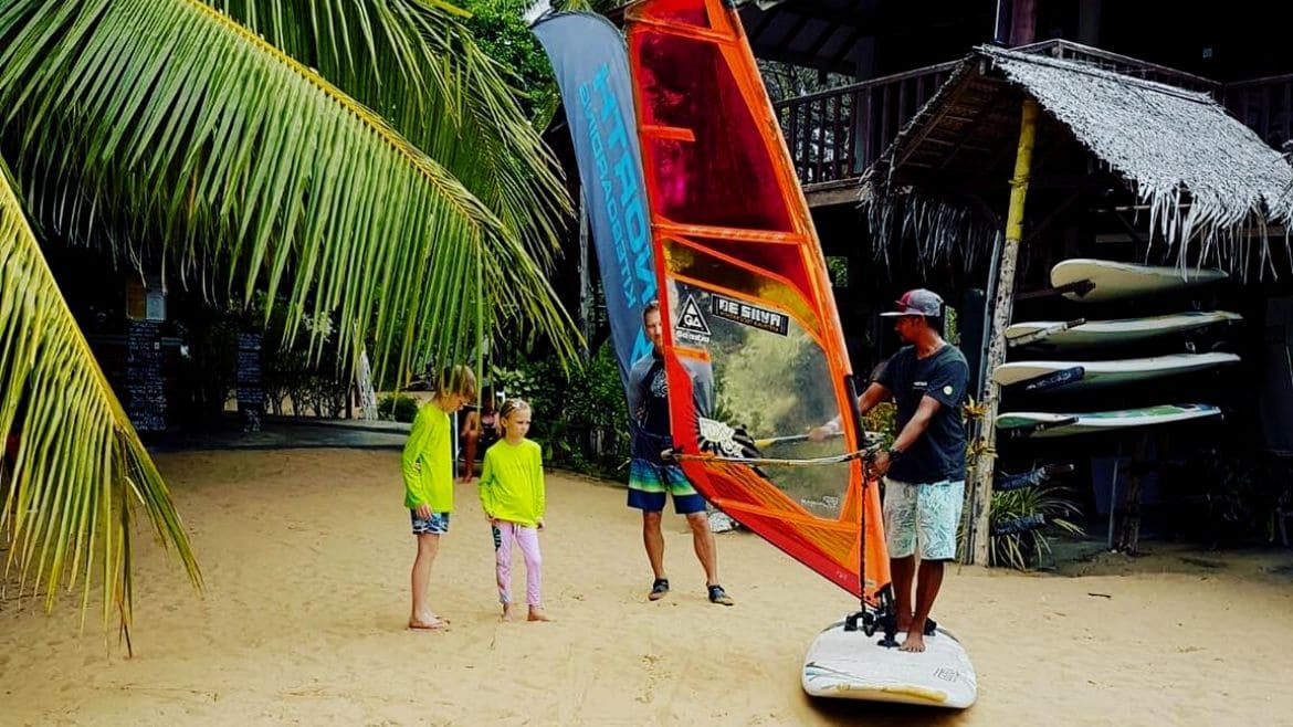 Kalpitiya: Windsurfschulung für die Kleinen