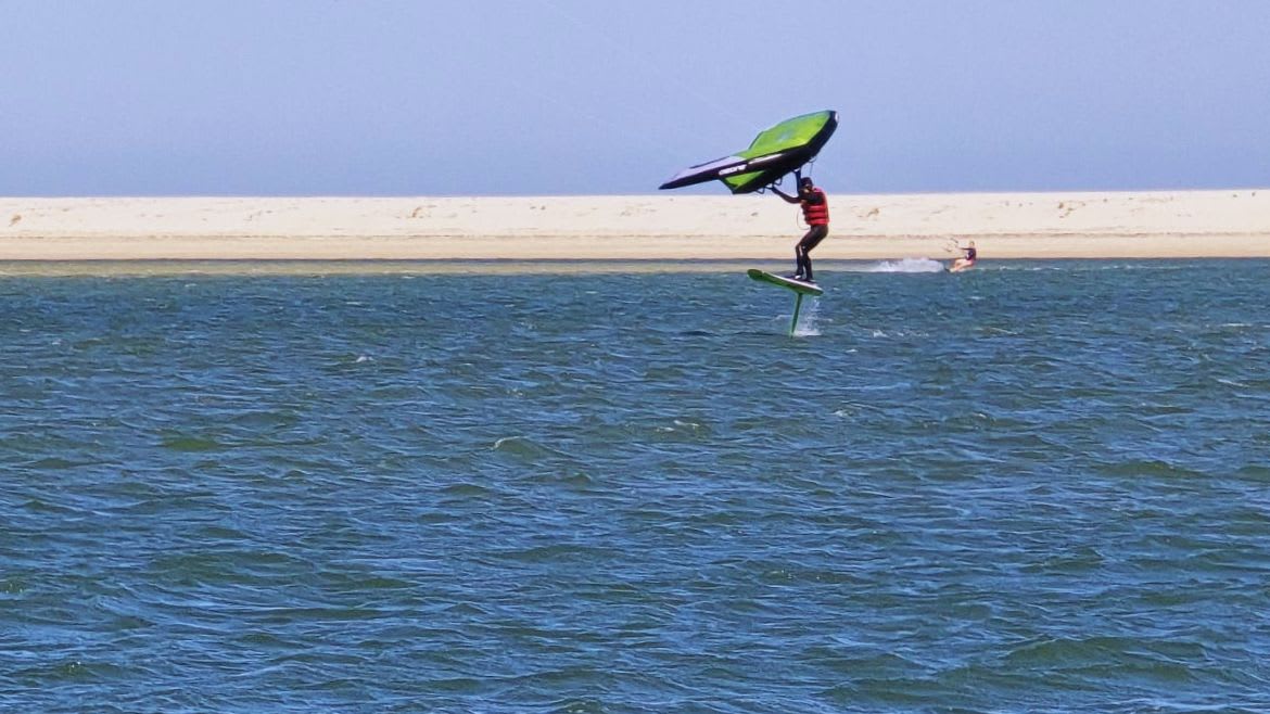 Algarve: Wingfoilen am Praia de Alvor Algarve: Wingfoilen am Praia de Alvor