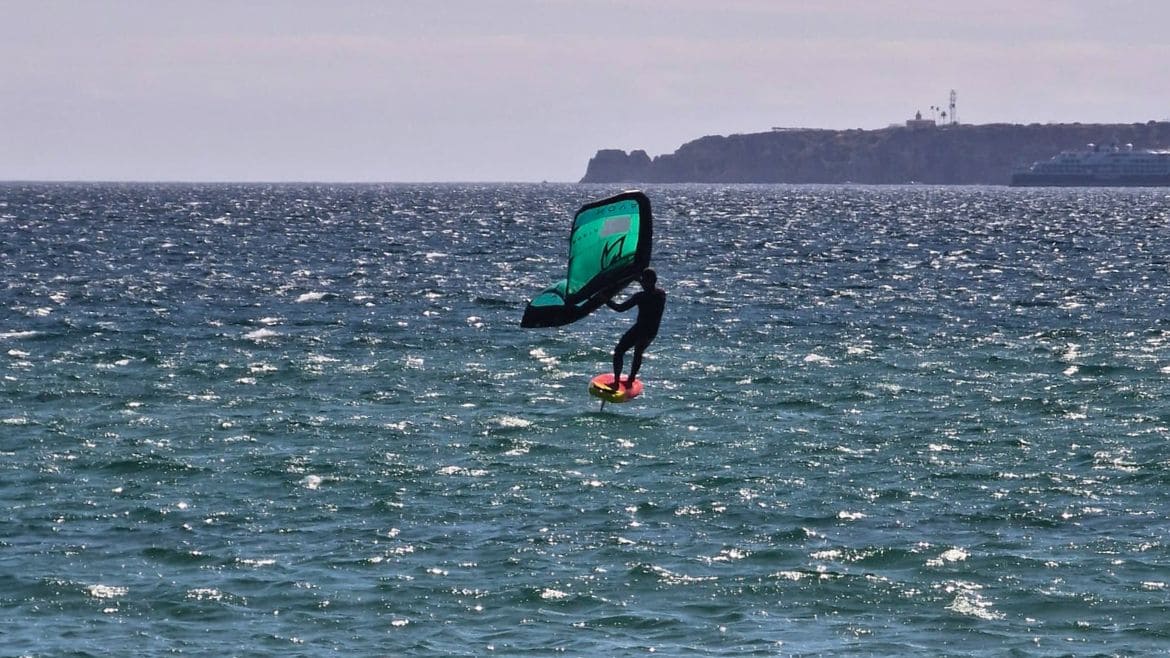 Algarve: Wingfoil Action während der Camp-Tage Algarve: Wingfoil Action während der Camp-Tage