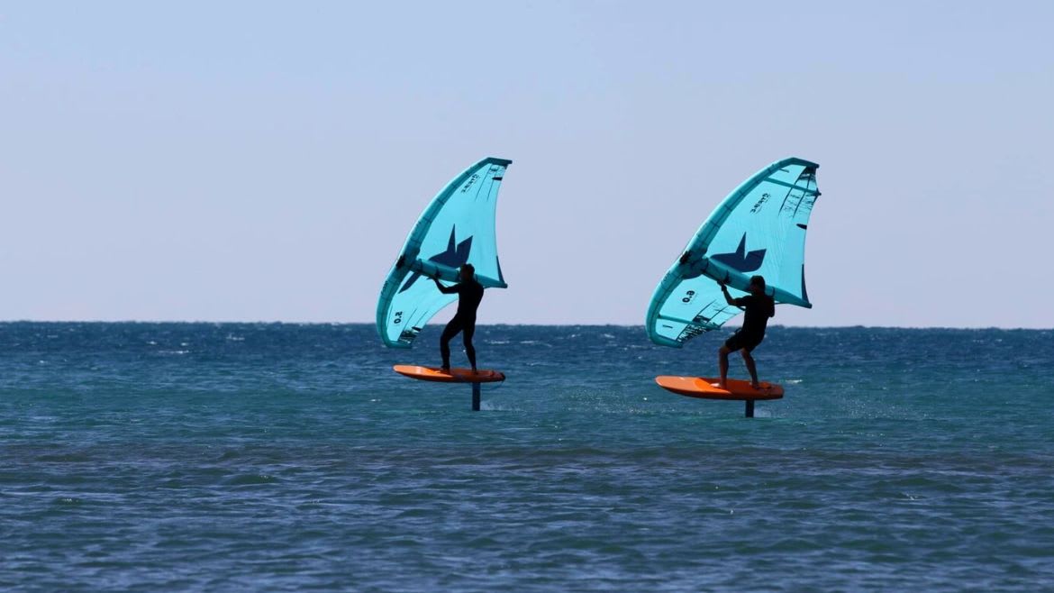 Ulcinj: Wingfoilen an der Kite- und Wingsurf Station Ulcinj: Wingfoilen an der Kite- und Wingsurf Station
