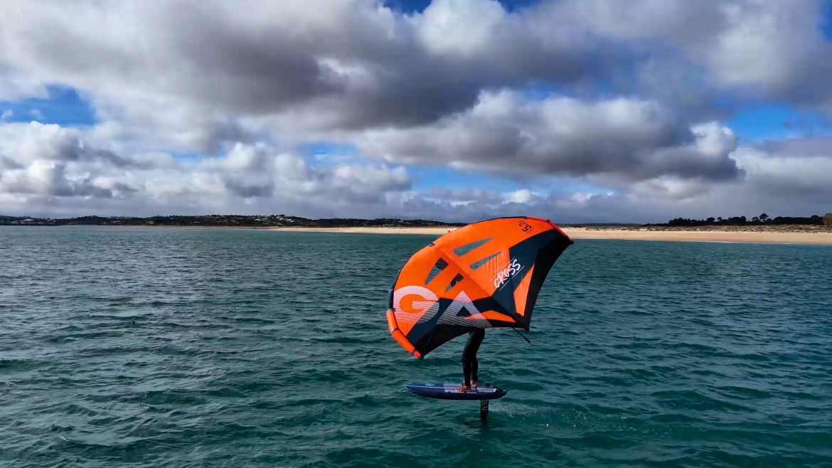 Algarve: Wingfoiler an der Algarve Algarve: Wingfoiler an der Algarve