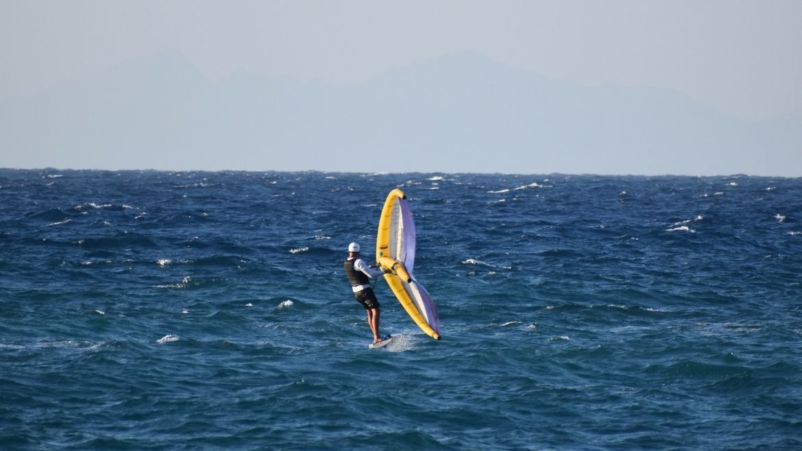 Rhodos Fanes: Wingfoiler in Fanes Rhodos Fanes: Wingfoiler in Fanes