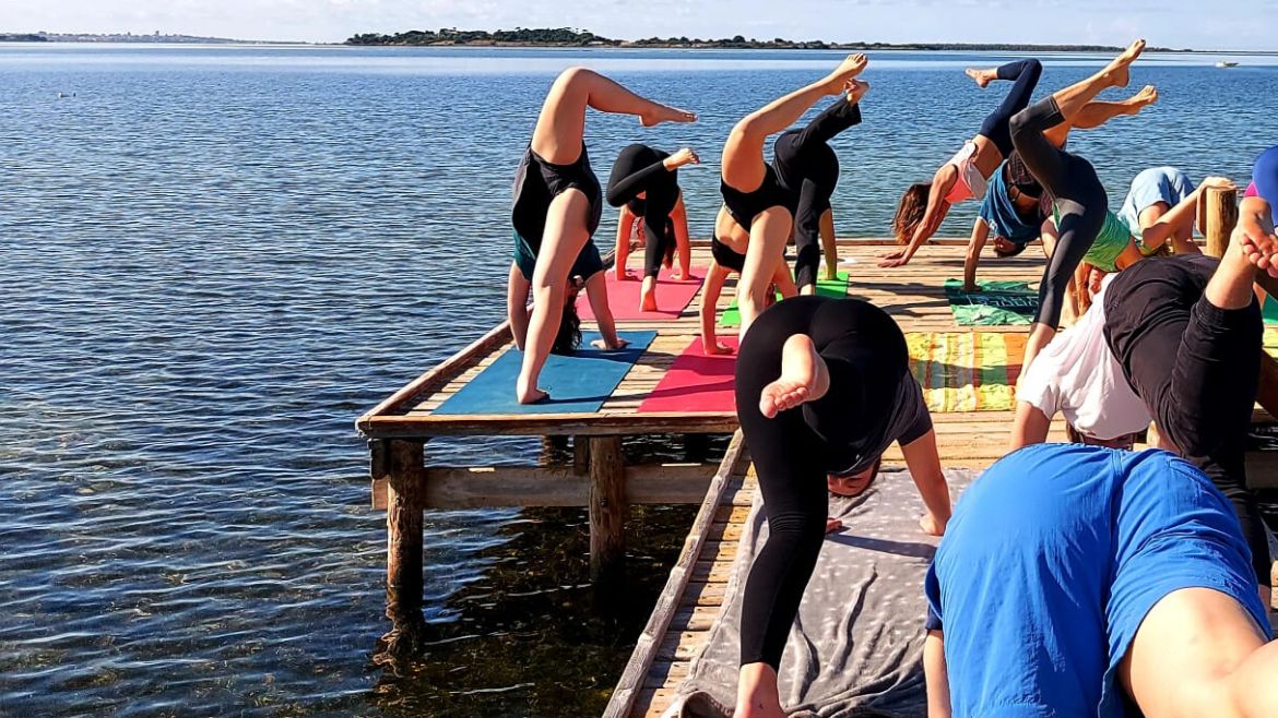 Marsala: Yoga-Gruppe an der Station