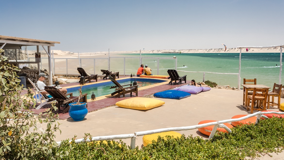 Dakhla: Der Poolbereich in unserem Kite- und Wingsurf Camp