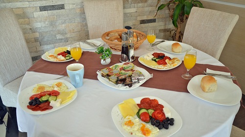 Ulcinj: Frühstück im Komforthotel