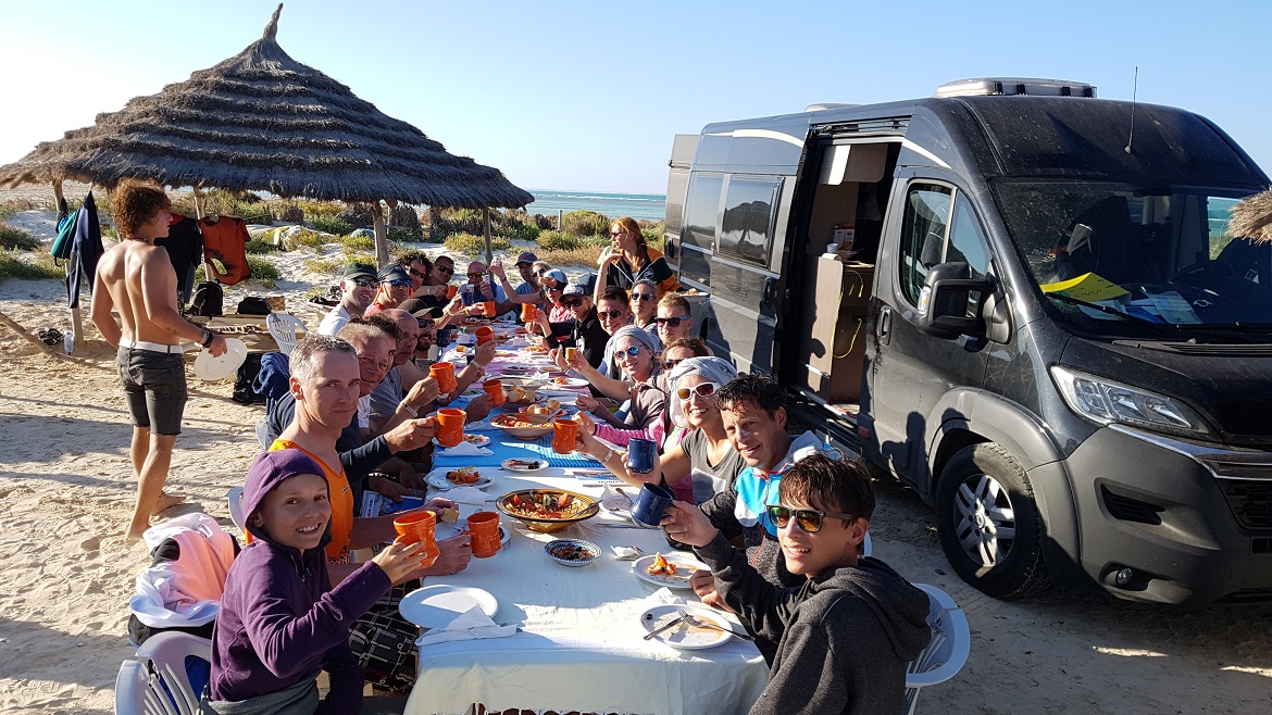 Djerba-Zarzis: Ein gemeinsames Essen darf an der Kitesurf Station nicht fehlen