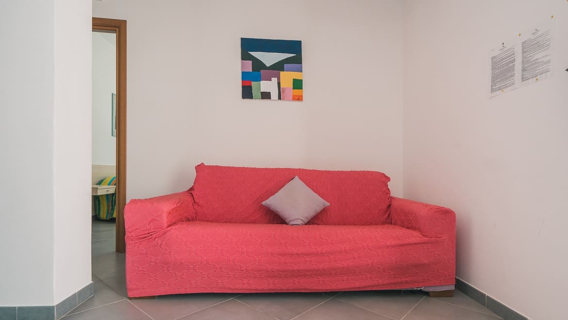 Marsala: Sitzbereich in einem Surfer Appartement