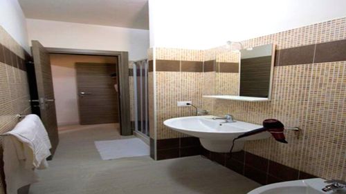 Marsala: Badezimmer im Standardzimmer