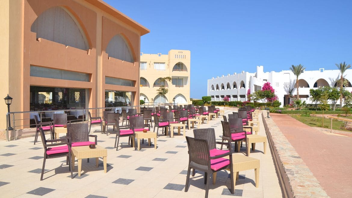 El Naaba: Gemütlich einen Kaffee auf der Sonnenterrasse genießen