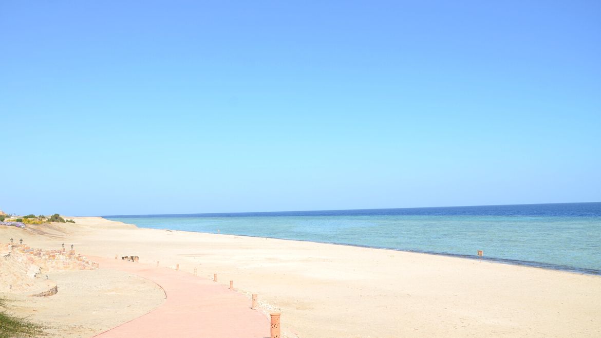 El Naaba: Strandbereich des Komforthotels lädt zum Spazieren gehen ein