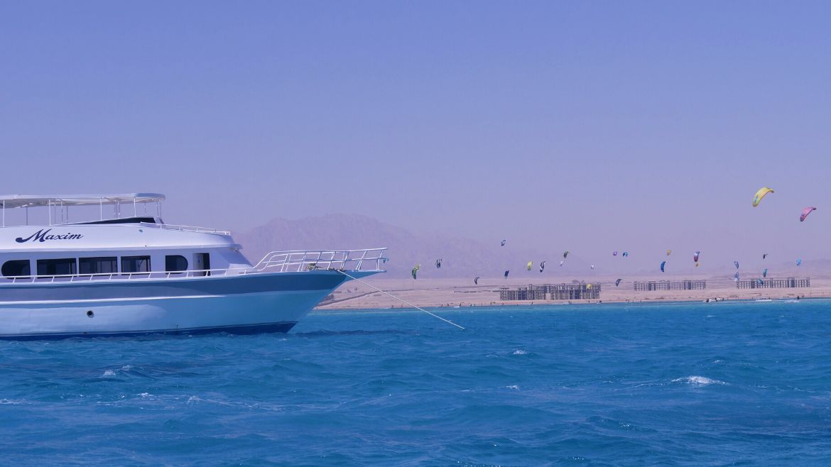 Soma Bay: Blick auf das Kite Boot