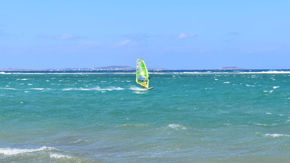 Naxos: Windsurfen bei besten Bedingungen
