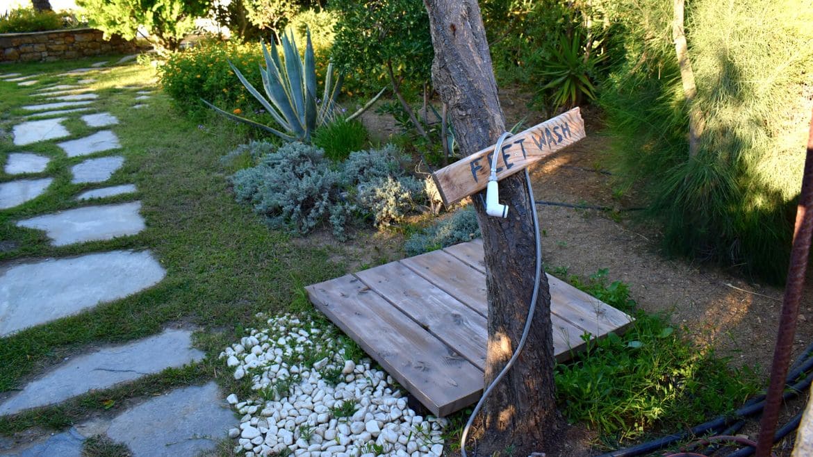 Naxos: Reinigung im Gartenbereich möglich