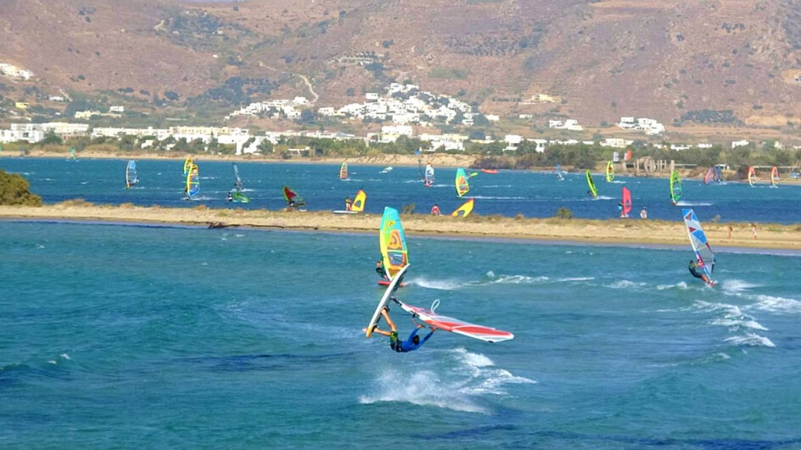 Naxos: Beliebtes Windsurfrevier