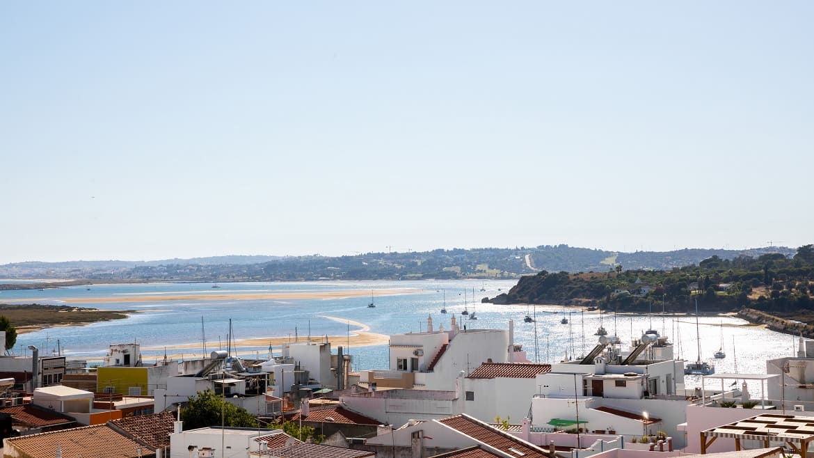 Algarve: Blick von der Sonnenterrasse des Kitehaus Algarve