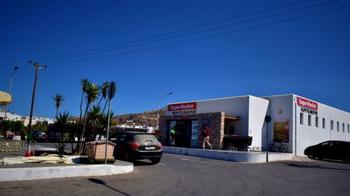 Naxos: Supermarkt nur wenige Gehminuten entfernt