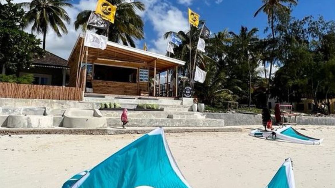 Sansibar: Blick auf die Station am Surfhotel