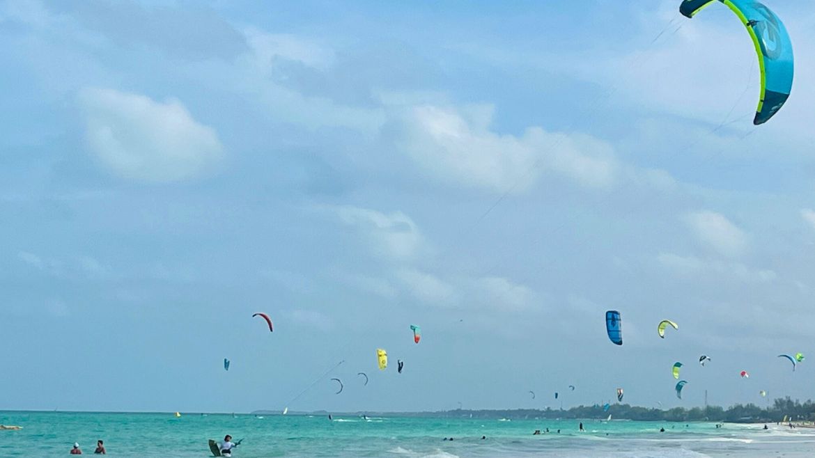 Sansibar: Kite- und Wingsurf Station direkt am Surfhotel