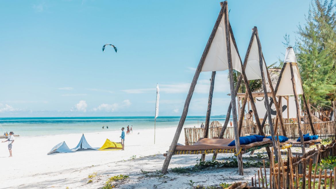 Sansibar: Von der Bar aus einen tollen Blick auf den Strand