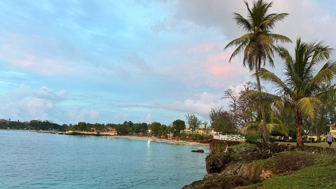 Tobago: Blick zum Store Bay Beach