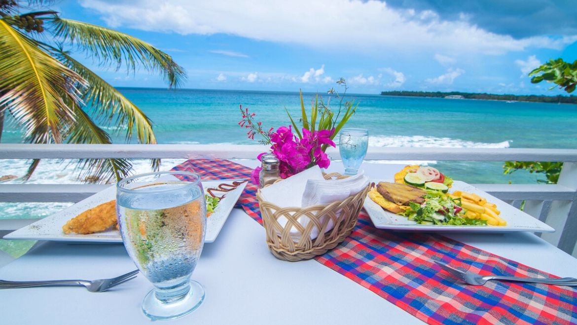 Tobago: Gemütlich essen und den Meerblick genießen