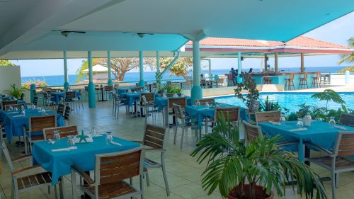 Tobago: Essbereich des Surfhotels