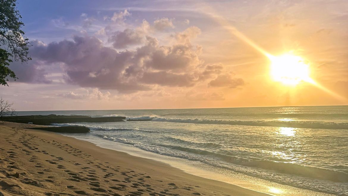 Tobago: Sonnenuntergang am Hotelstrand genießen