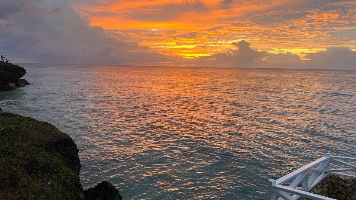 Tobago: Sonnenuntergang am Surfhotel 